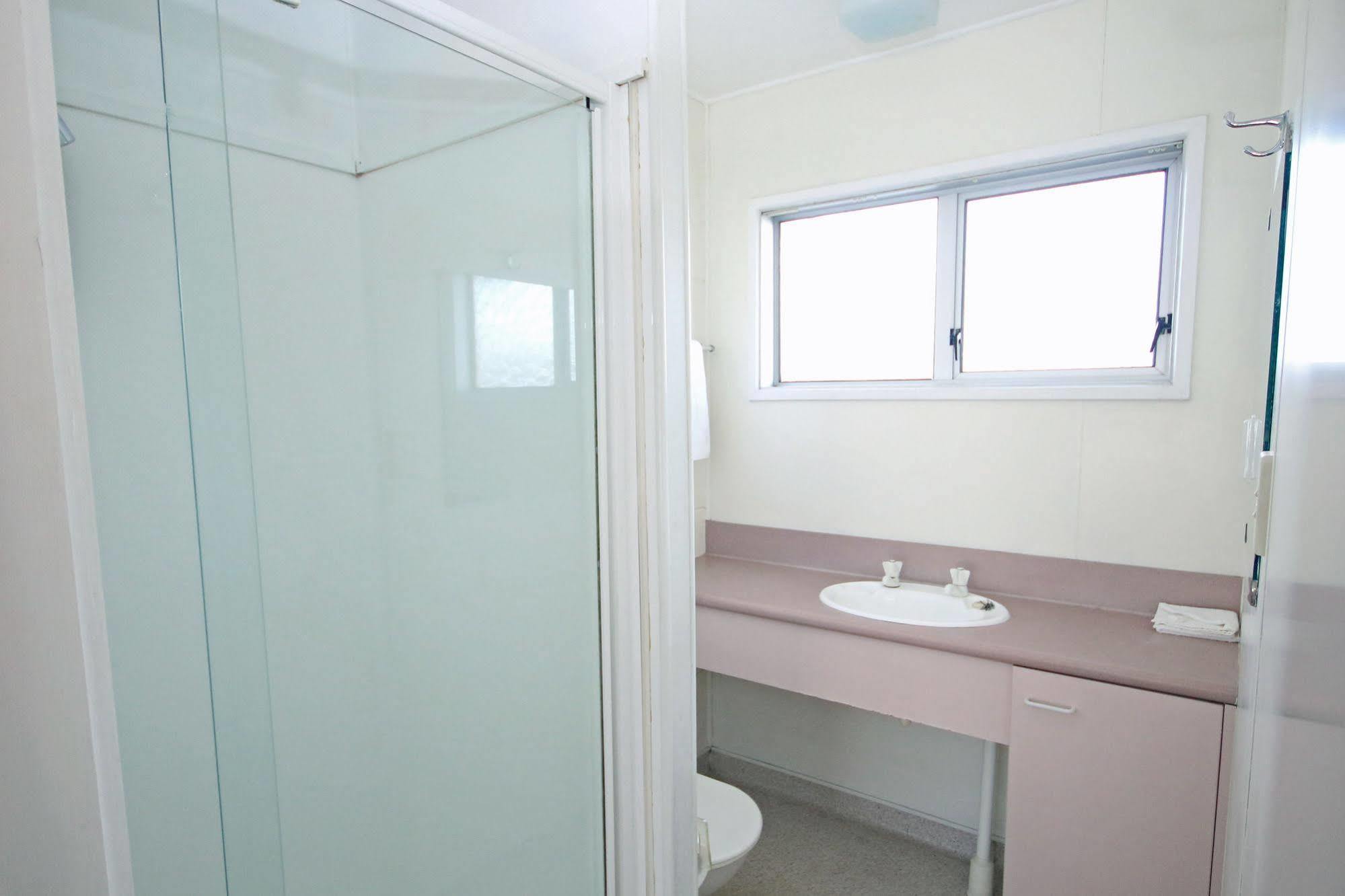 Midway Pacifica Lodge โลเวอร์ฮัท ภายนอก รูปภาพ