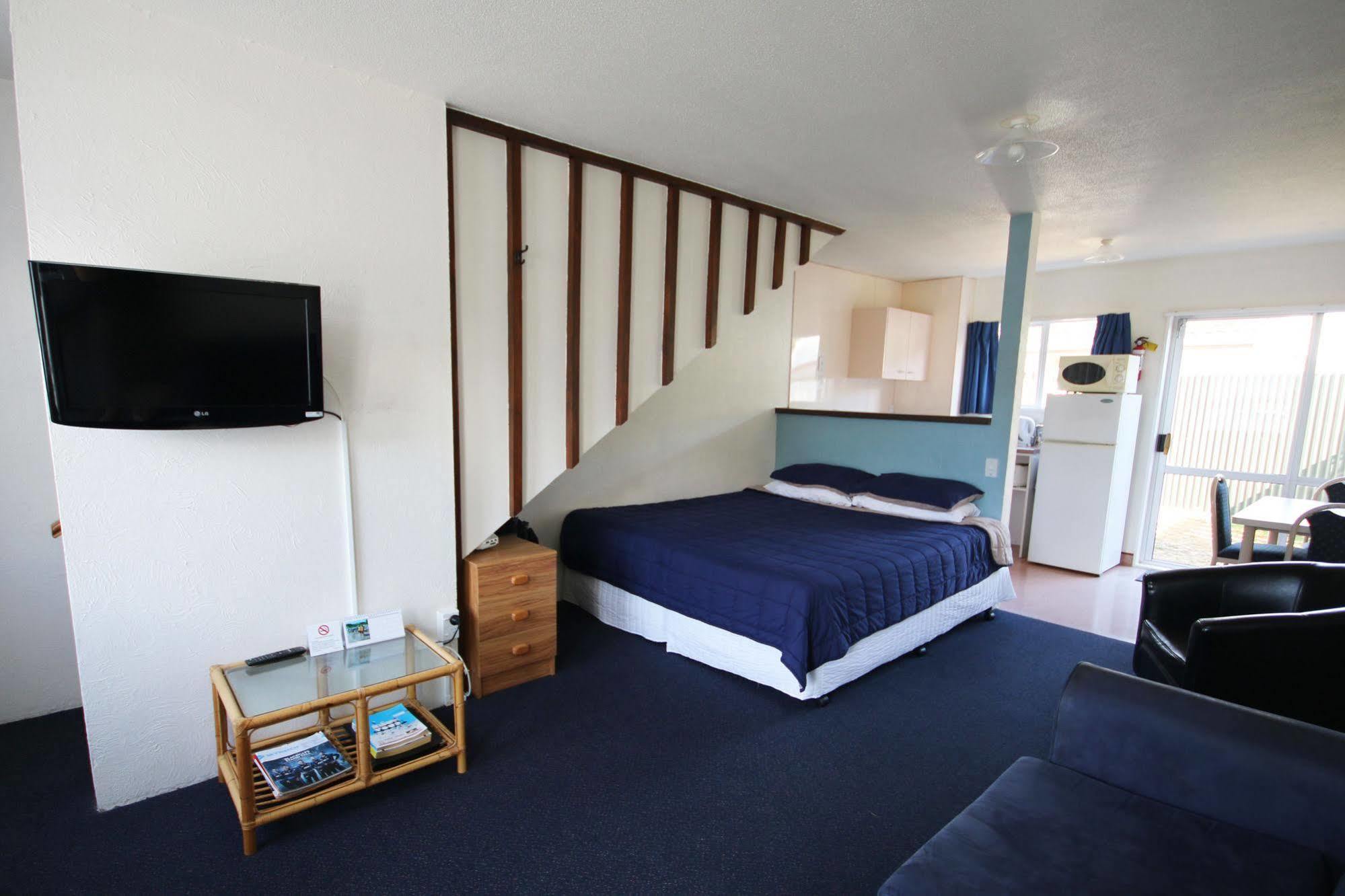 Midway Pacifica Lodge โลเวอร์ฮัท ภายนอก รูปภาพ