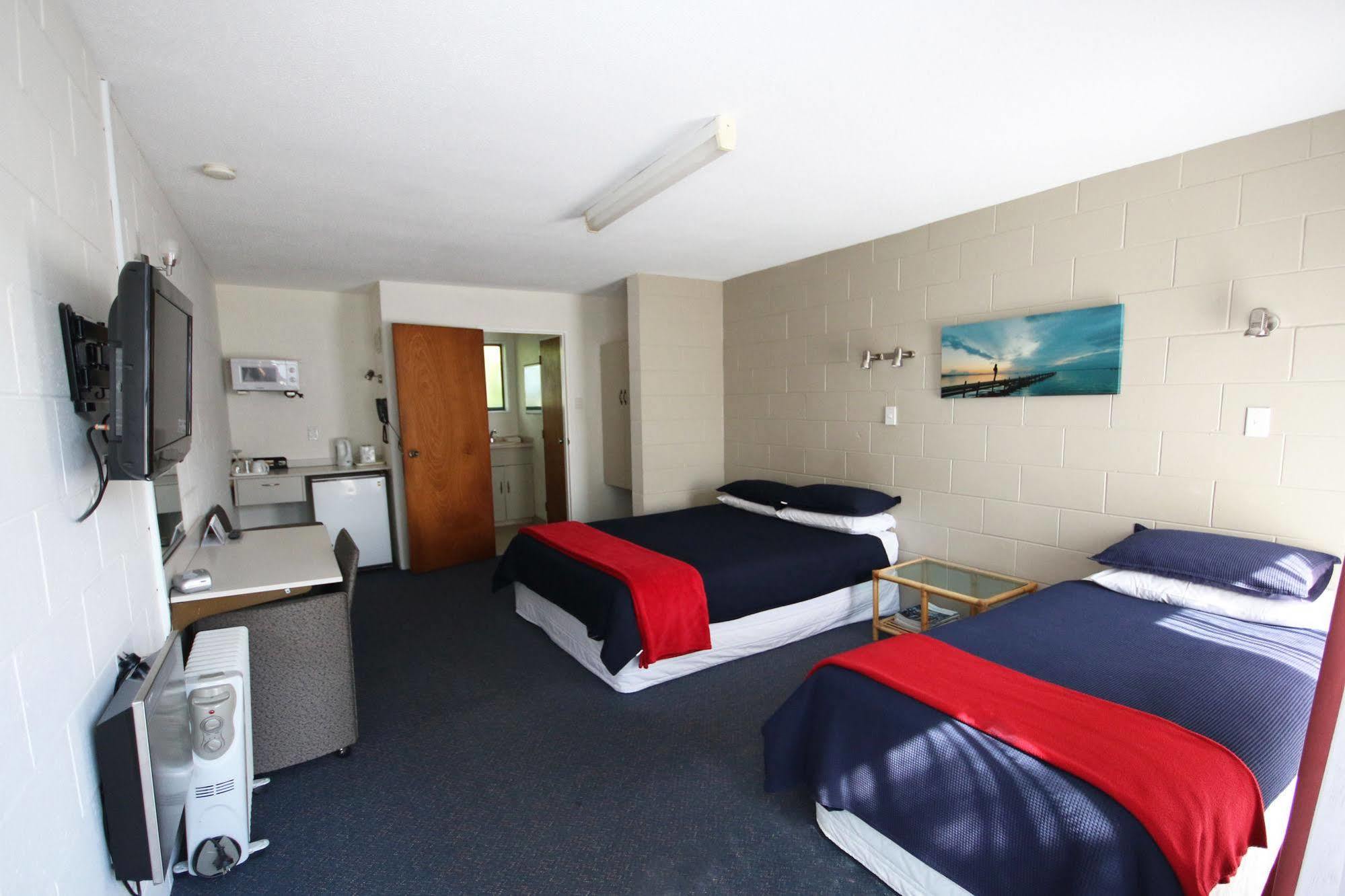 Midway Pacifica Lodge โลเวอร์ฮัท ภายนอก รูปภาพ